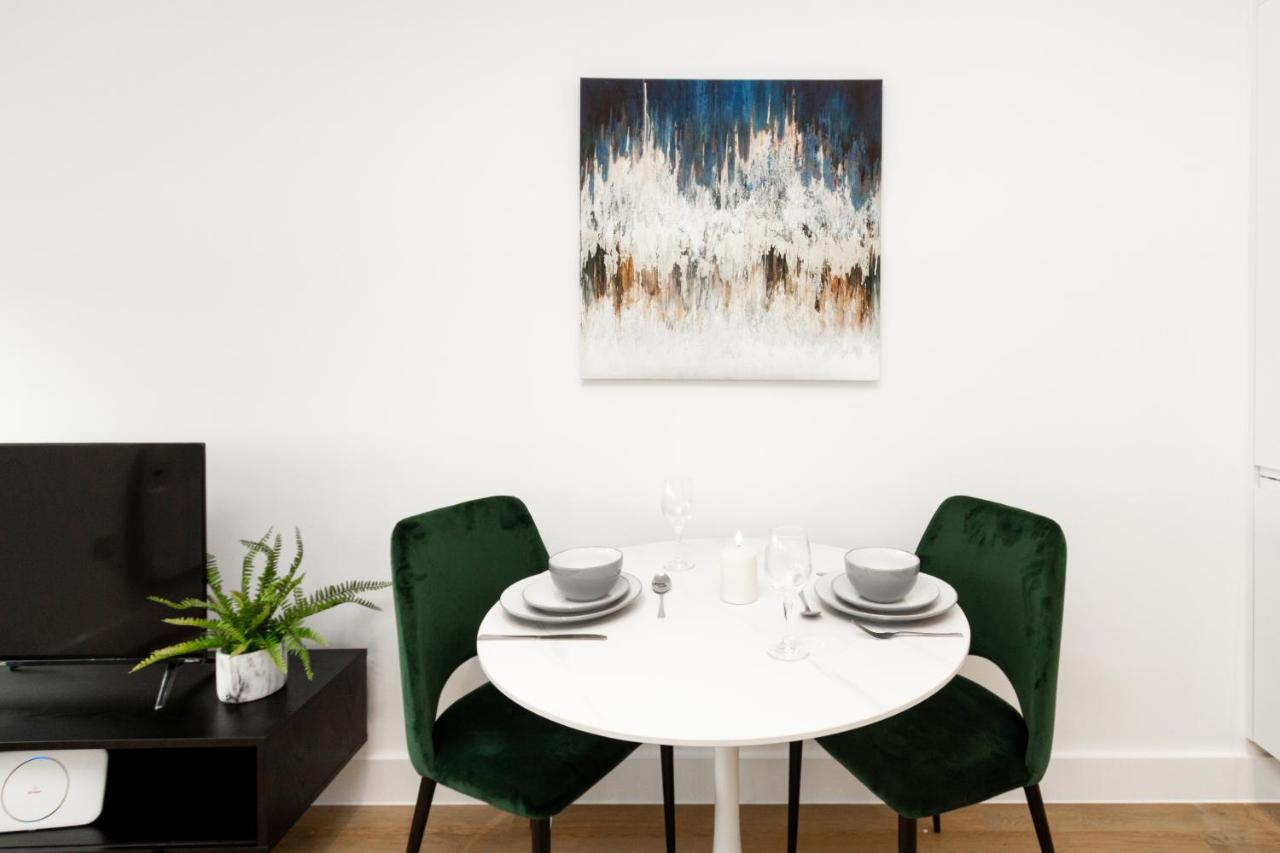 Stylish Studio Apt Overlooking Old Trafford Manchester Exterior foto